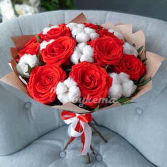 Букет из бордовых роз