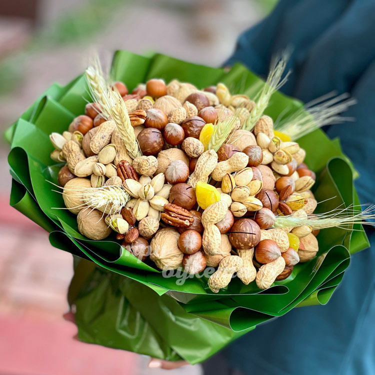 Ореховый букет (крупный план)