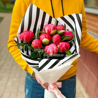 Букет из 9 розовых пионов