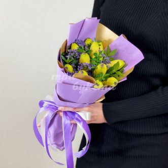 Букет из мини-бананов и статицы